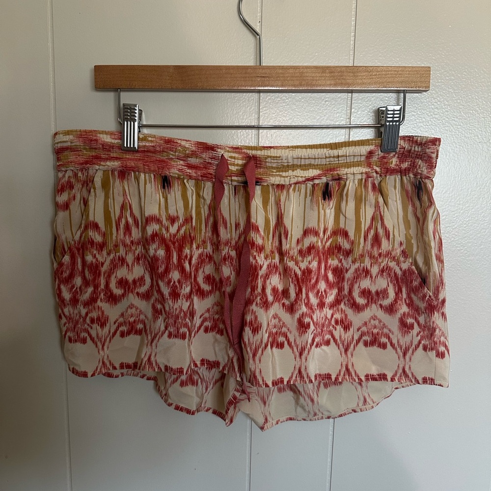 JOIE silk shorts
Size small